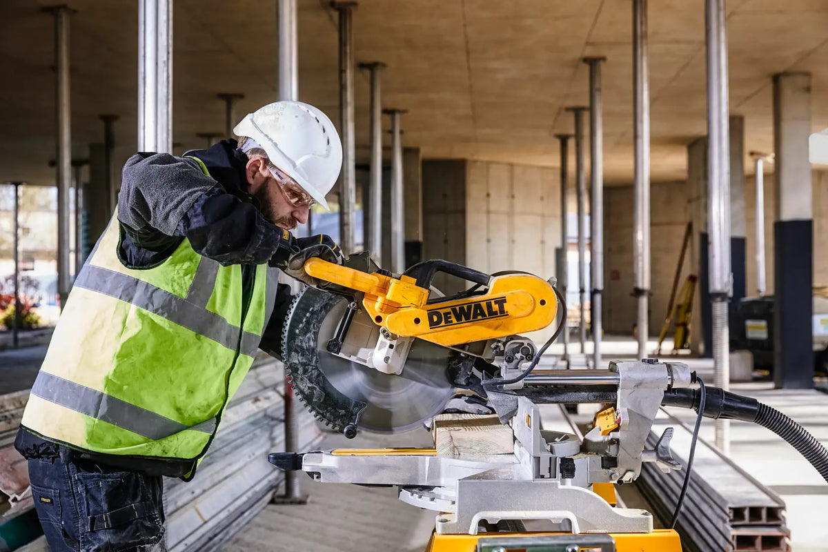 DEWALT DWS780RST 12 in. Double-Bevel Sliding Compound Mitre Saw + DWX726 Rolling Stand